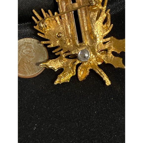 Vintage ART Candlestick and Holly Christmas Brooch - Picture 5 of 5